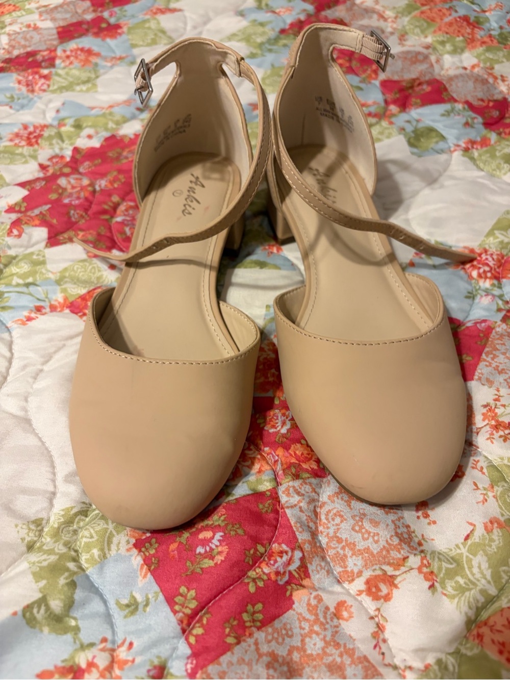 Women’s size 7 Ankis dress shoe